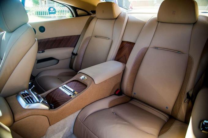 2014 Rolls Royce Wraithi sisemus tagasi