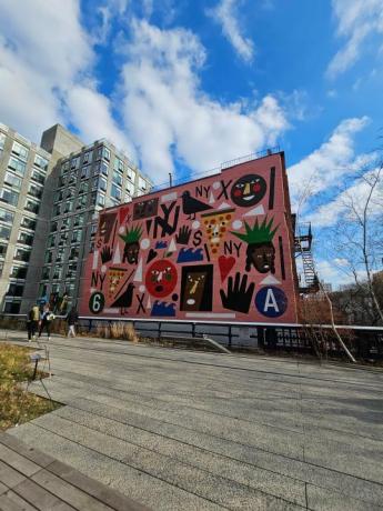 Foto sudut lebar dari Galaxy S23 Ultra, menampilkan mural di New York.