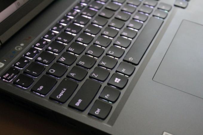 Keyboard menyala dari Lenovo Legion 5 Pro.