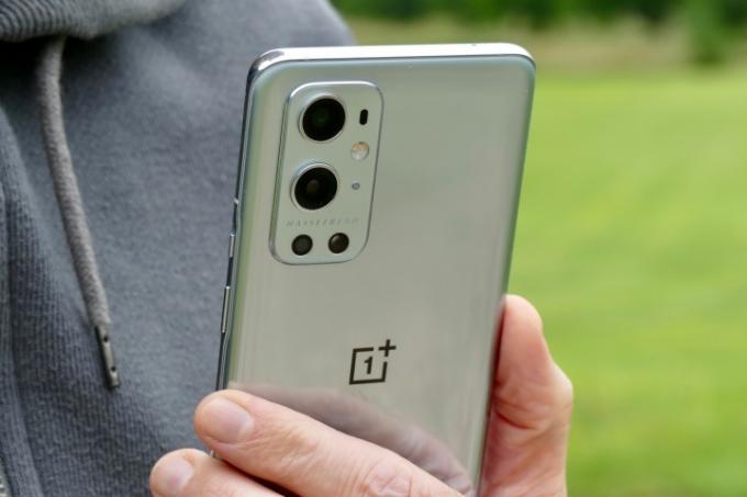 OnePlus 9 Pros kameramodul tæt på.