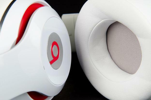 Makro plechoviek Beats by Dre Studio 2013