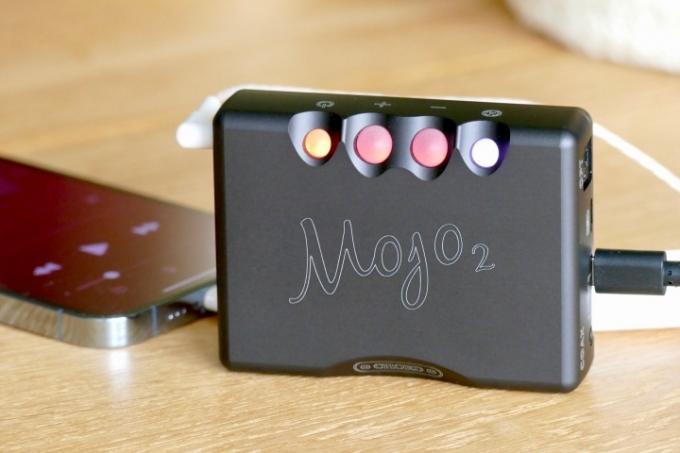 De Chord Mojo 2 is voorzien van kleurrijke knoppen.