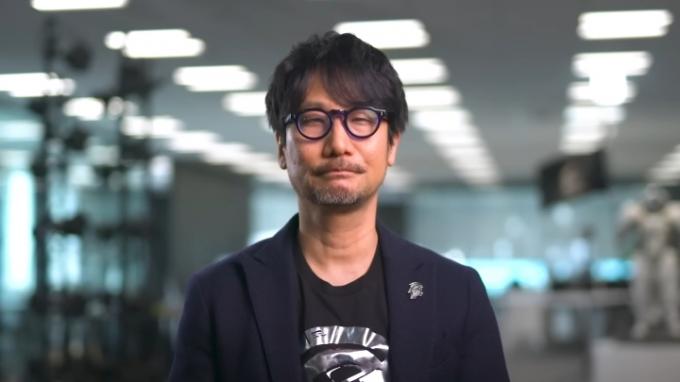 Hideo Kojima em um escritório durante o Xbox Bethesda Showcase 2022.