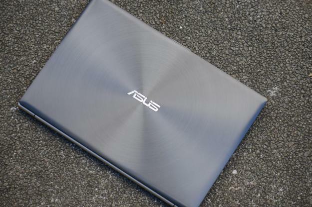 รีวิว Asus Zenbook Prime UX32VD ฝาบน