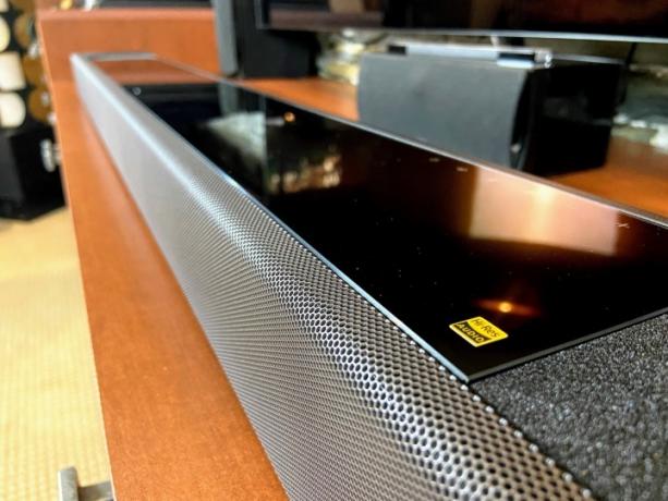 Sony HT-A7000 Dolby Atmos Soundbar, Nahaufnahme der Oberseite.