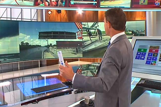 O ‘Deck’ da Fox News apresenta enormes telas sensíveis ao toque projetadas para quê?