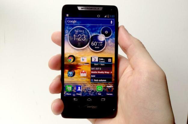 Motorola DROID RAZR M огляд першої головної сторінки смартфона Android