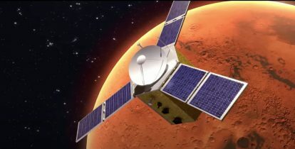 Konstnärens intryck av rymdfarkosten Hope i omloppsbana runt Mars