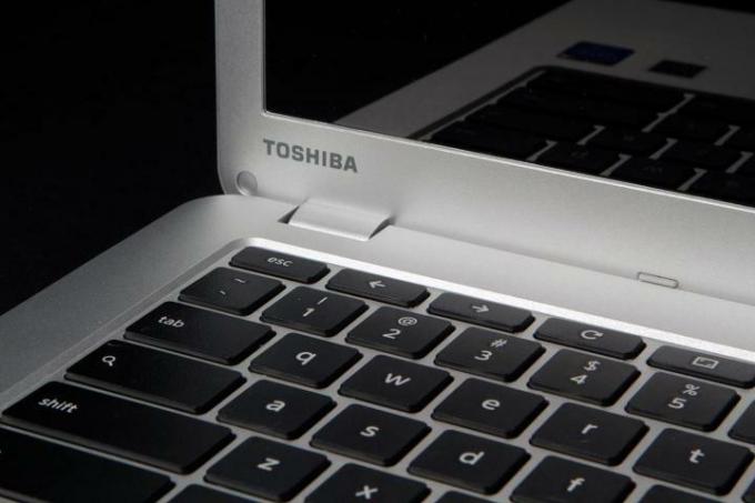 Toshiba Chromebook 2 상단 키보드 코너