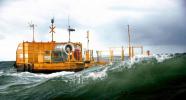 Този 826-тонен шамандура за вълни превръща бурните морета във възобновяема енергия
