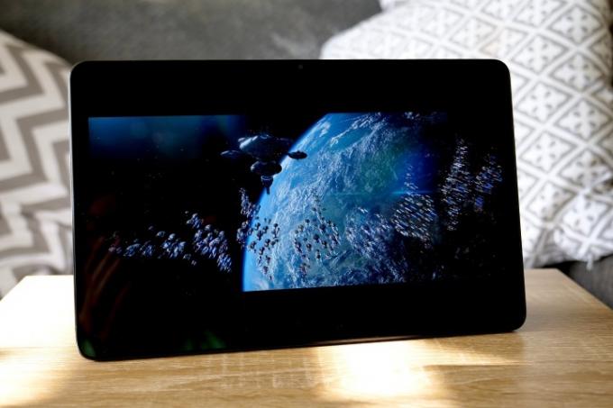 Amazon Kindle Fire Max 11 tablette oynatılan video.