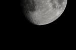 Како фотографисати Месец без снимања мутне кугле