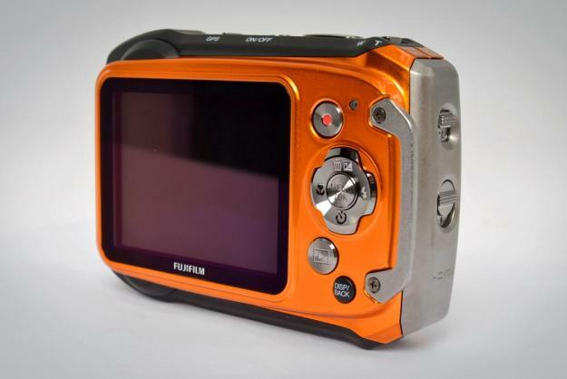 Fujiflim FinePix XP150 Recenze zadní LCD displej Tlačítko ovládání videa LCD obrazovka