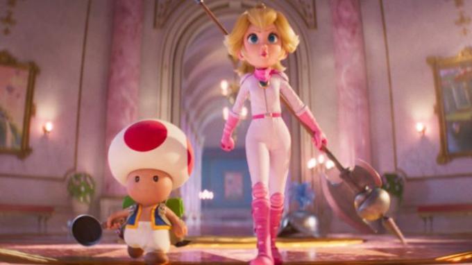 Toad e Peach andando dentro de um castelo em The Super Mario Bros. Filme.