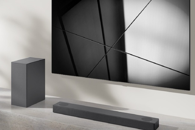 De LG S75Q 3.1.2-kanaals soundbar met subwoofer met tv.