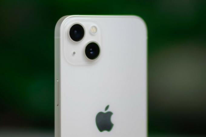 Kamera iPhone 13 od zadaj.