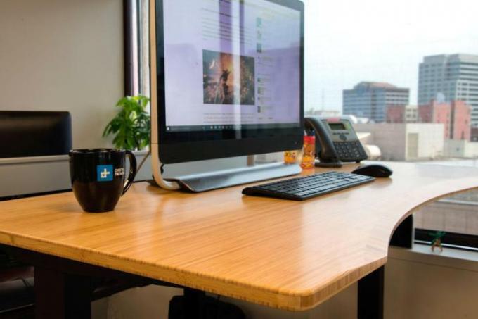 Jarvis-Standing-Bamboo-Desk-Ecke