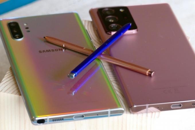 Galaxy Note 10 und Galaxy Note 20 Ultra mit ihren S Pens.