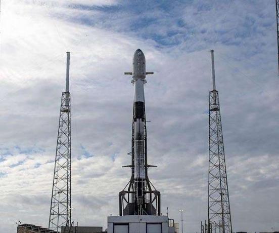 Jak dnes sledovat, jak SpaceX vypouští italský satelit