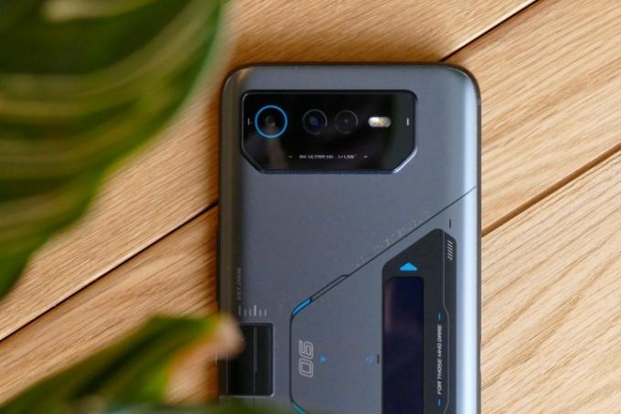 Asus ROG Phone 6D Ultimate のカメラモジュール。