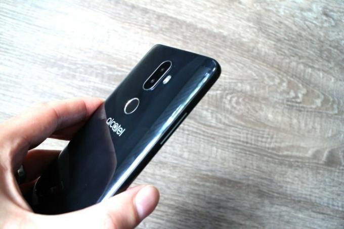 Recenze Alcatel 3V