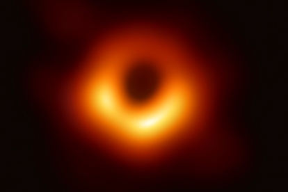 Primeira imagem de um buraco negro capturada pelo projeto Event Horizon Telescope