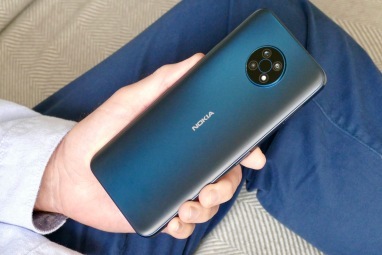 Nokia G50 u plavoj boji.