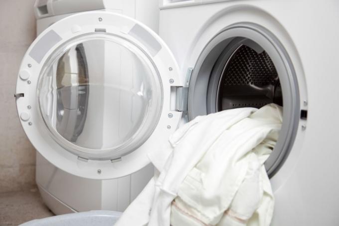 deterjen laundry palsu pasang surut 20915027 beberapa pakaian kotor di mesin cuci