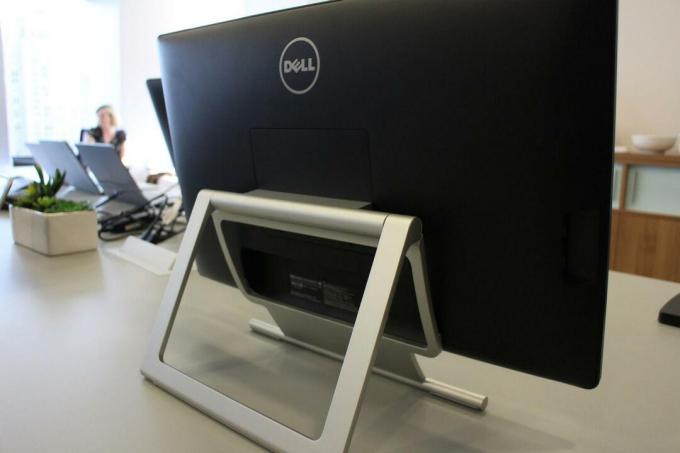 Dell oznamuje nové flexibilní dotykové monitory Zadní stojan na 27 dotykových monitorů