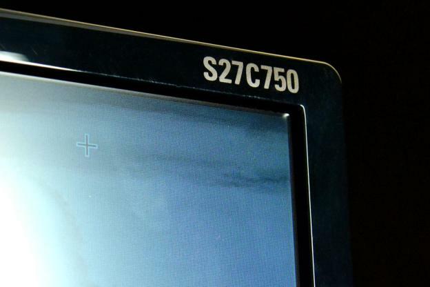 Sredinski logotip Samsung S27C750