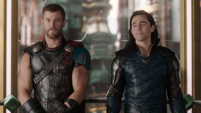 Chris Hemsworth och Tom Hiddleston i Thor: Ragnarok.