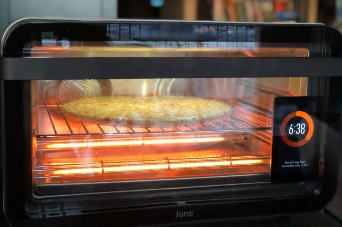 Der Smart Oven der zweiten Generation von June ist immer noch zu dumm, als dass man ihm sein Abendessen anvertrauen könnte