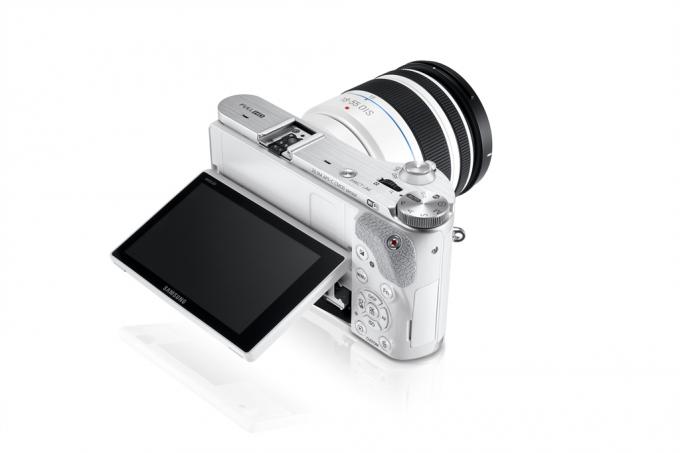 La cámara inteligente Samsung nx300 presentada antes del CES 016 Dynamic11 White