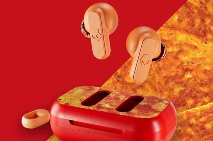 SkullcandyDoritos earbud nirkabel 420 Dime edisi terbatas berwarna oranye.