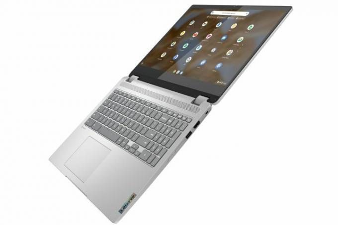 Lenovo IdeaPad 3i는 평평하게 펼쳐져 있습니다.