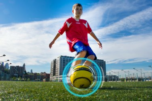 このスマートサッカーボールは、子供のゲームを次のレベルに引き上げるのに役立ちます