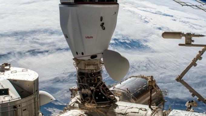 Vesoljsko plovilo SpaceX Cargo Dragon naj bi vzletelo z Mednarodne vesoljske postaje.