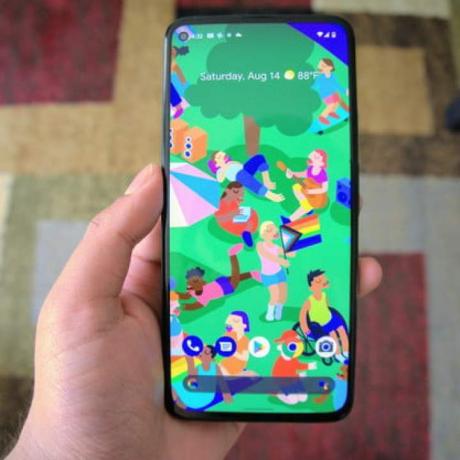 Google Pixel 5aの正面。