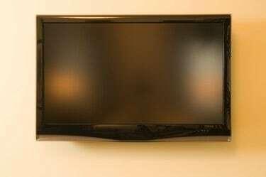 Televizorius kabantis ant sienos
