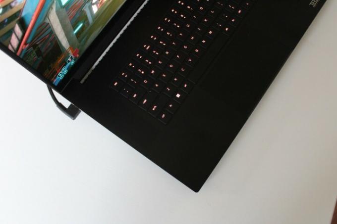 A Razer Blade 17 billentyűzete és érintőpadja.