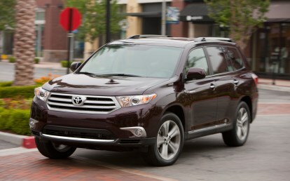 2013 Toyota Highlander prednja tri četvrtine