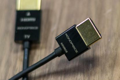 Monoprice アクティブ HDMI ケーブル。