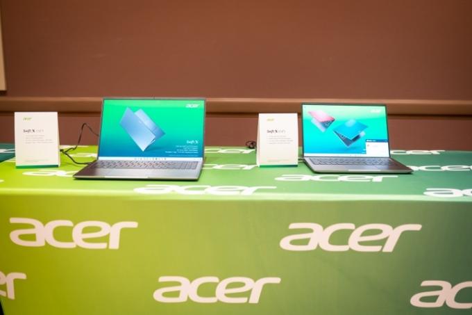 Laptopurile Acer Swift X la CES 2022.