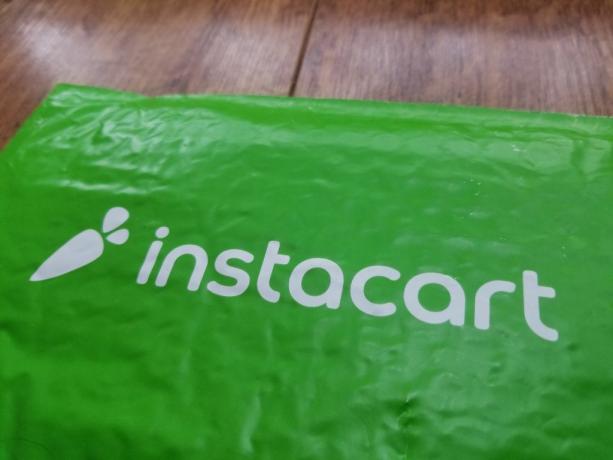 Instacart-Logo auf einer Tasche