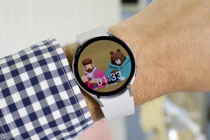 Valaki, aki Samsung Galaxy Watch 6-ot visel.