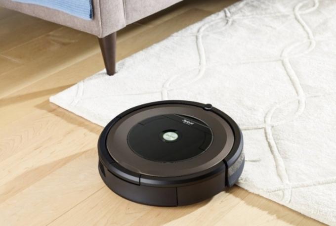 Robot aspirapolvere Roomba 890 connesso Wi-Fi.
