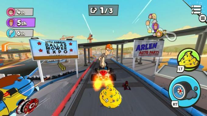 Дейл бросает золотую какашку в Warped Kart Racers.