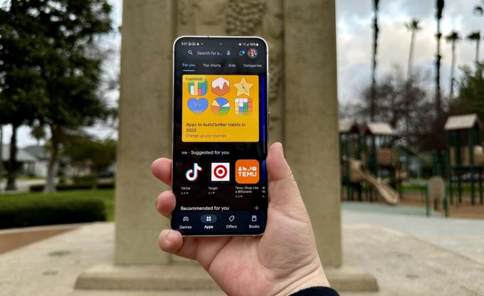 Το Samsung Galaxy S23 εμφανίζει το Google Play Store
