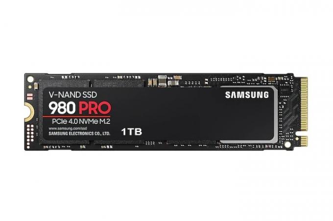 Samsung 980 Pro NVMe SSD 1 TB kapacitással.