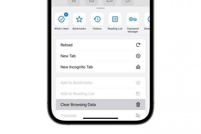 Chrome на iPhone с подчертана опция за изчистване на данните за сърфирането.